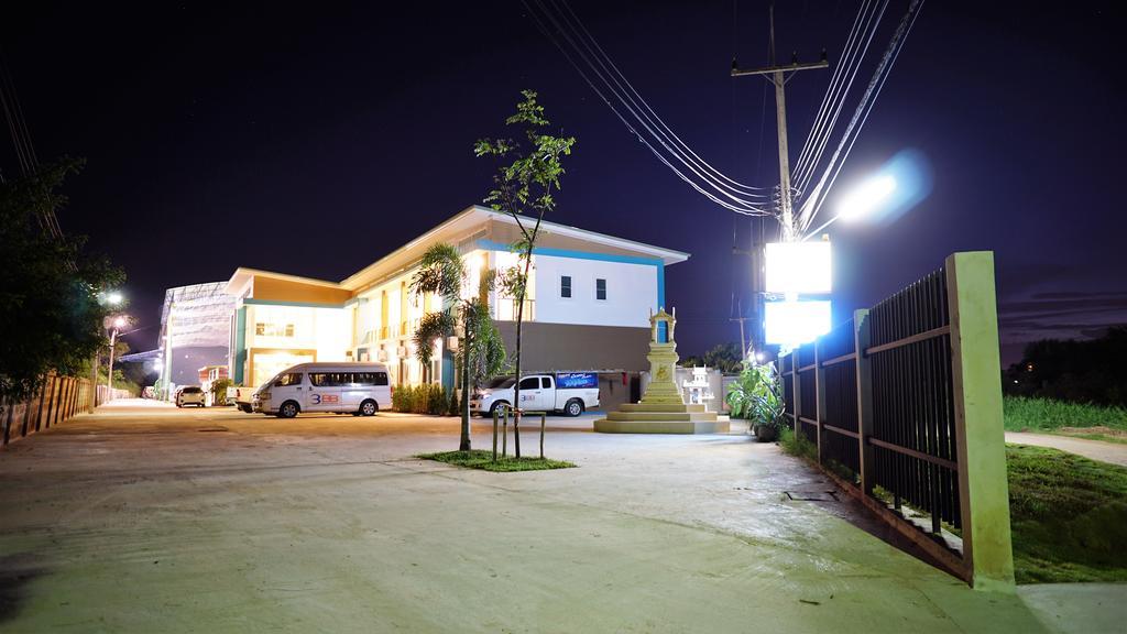 The Color Place Nakhonratchasima Buitenkant foto